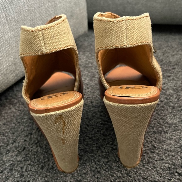 Two toned Gianni Bini wedges - Picture 4 of 8